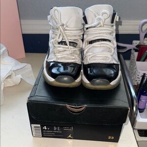 Jordan Kids Retro 11 Sneakers - White & Black